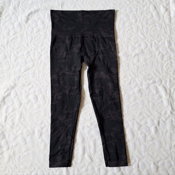 Spanx Camo Cropped Leggings Medium M - Picture 2 of 8